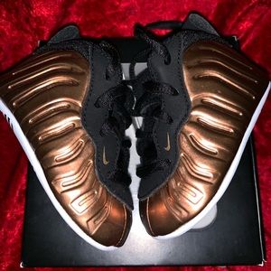 SOLD‼️Infant Nike Foam Posite